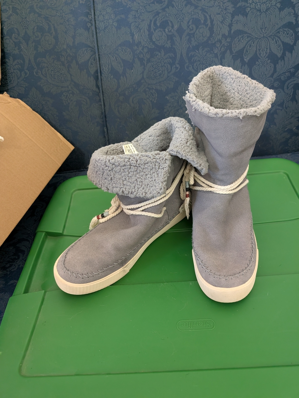 Toms Women's Fleece-Lined Gray Suede Boots